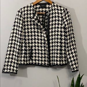 AKRIS Houndstooth White Black Blazer Size 6 Nice!